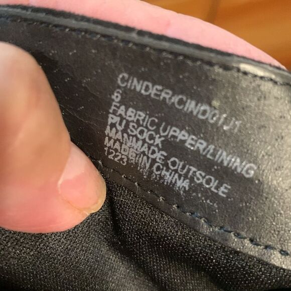 Madden Size 6 black faux suede boots - Picture 10 of 11